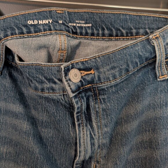 Old Navy Mid-Rise Wow Boyfriend Medium Wash Jeans - 18 - Picture 4 of 6